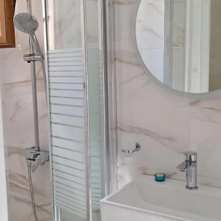 Mani Holidays شقة