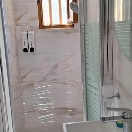 Mani Holidays Неон-Оитилон